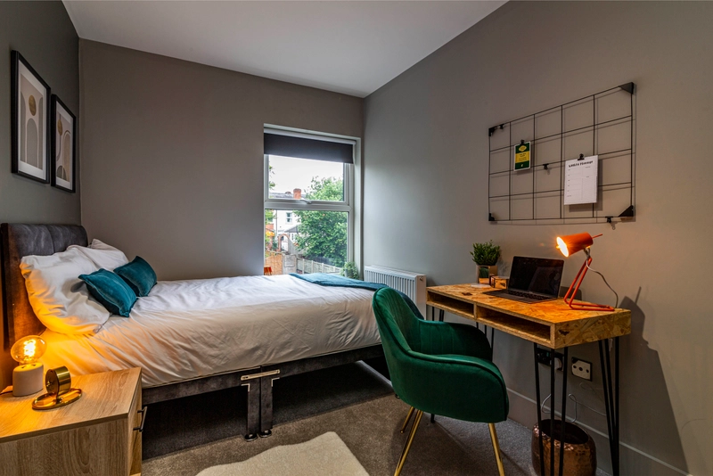 Luxury 4 Bed Student House - 2 bathrooms - Bills Inc - 26/27 - Thumbnail 2